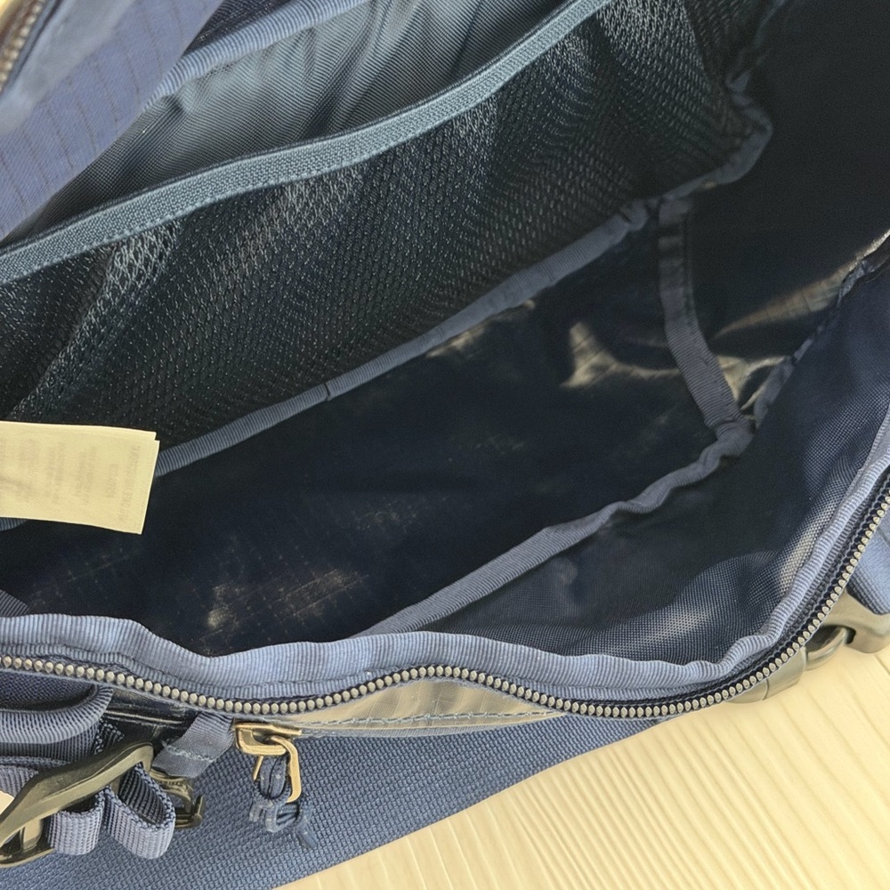 Patagonia Dark Blue Fanny Pack Belt Bag with Red Logo - Picture 4 of 4